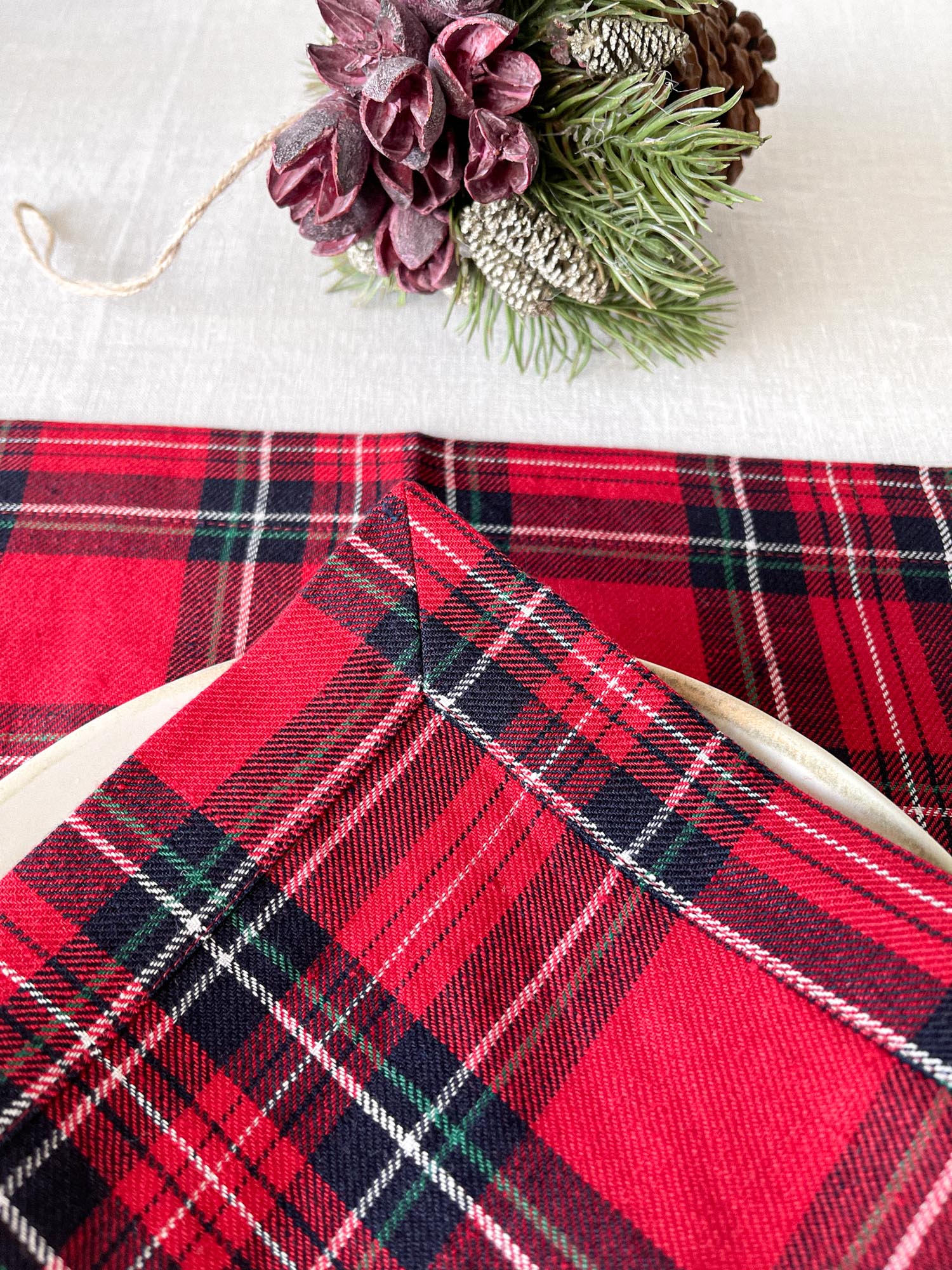 Leinenserviette Rot-Tartan mit Kuvertecken - Linen Notes