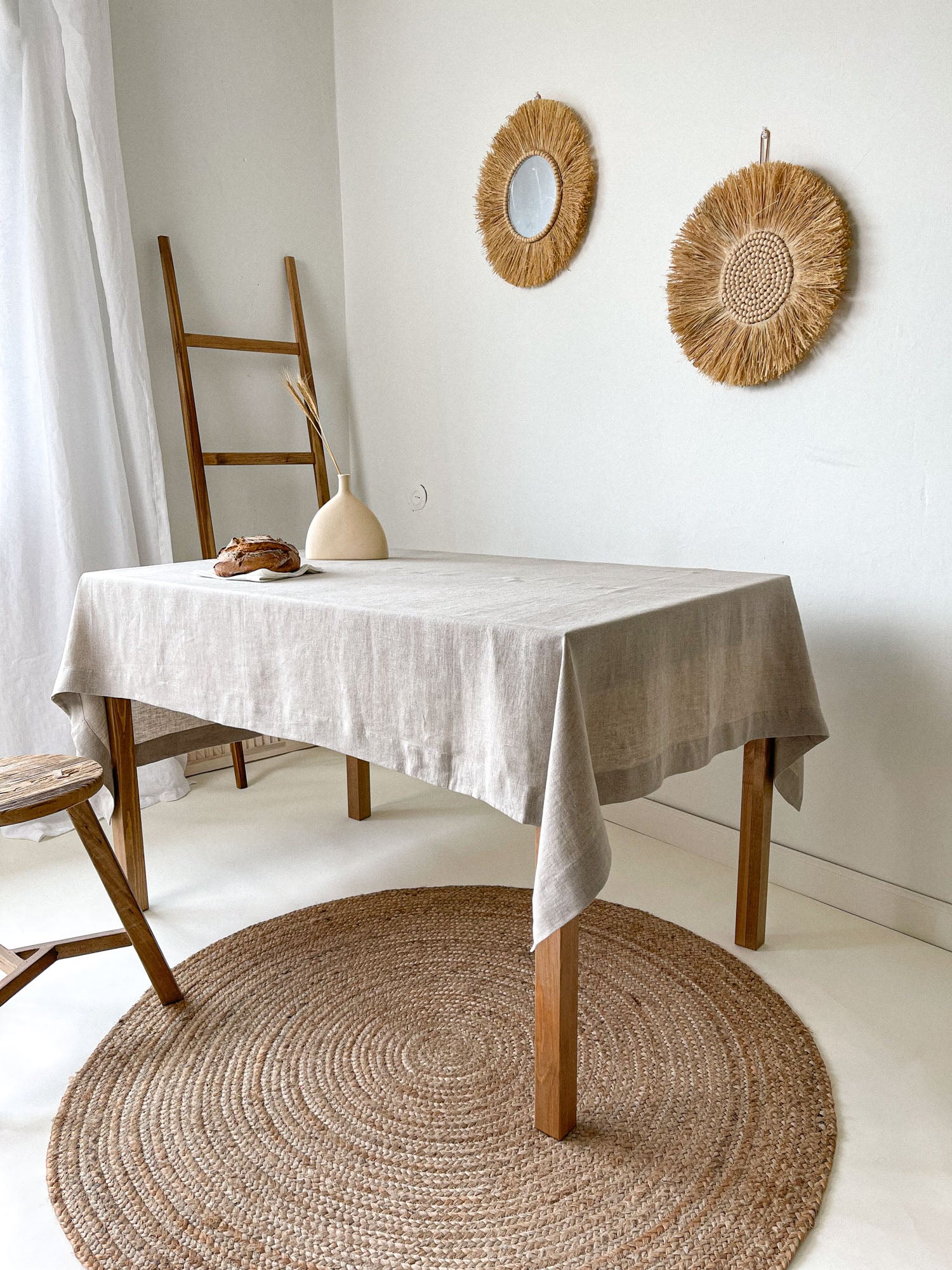 Beige Leinentischdecke mit breitem Saum und Kuvertecken - Linen Notes