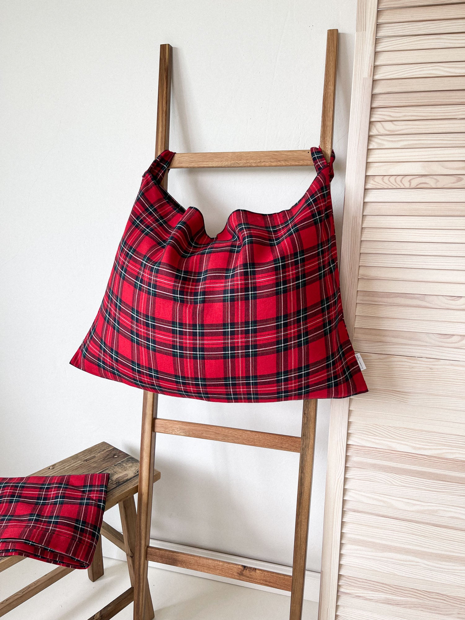 Wäschesack zum Aufhängen aus Leinen - Rot Tartan - Linen Notes