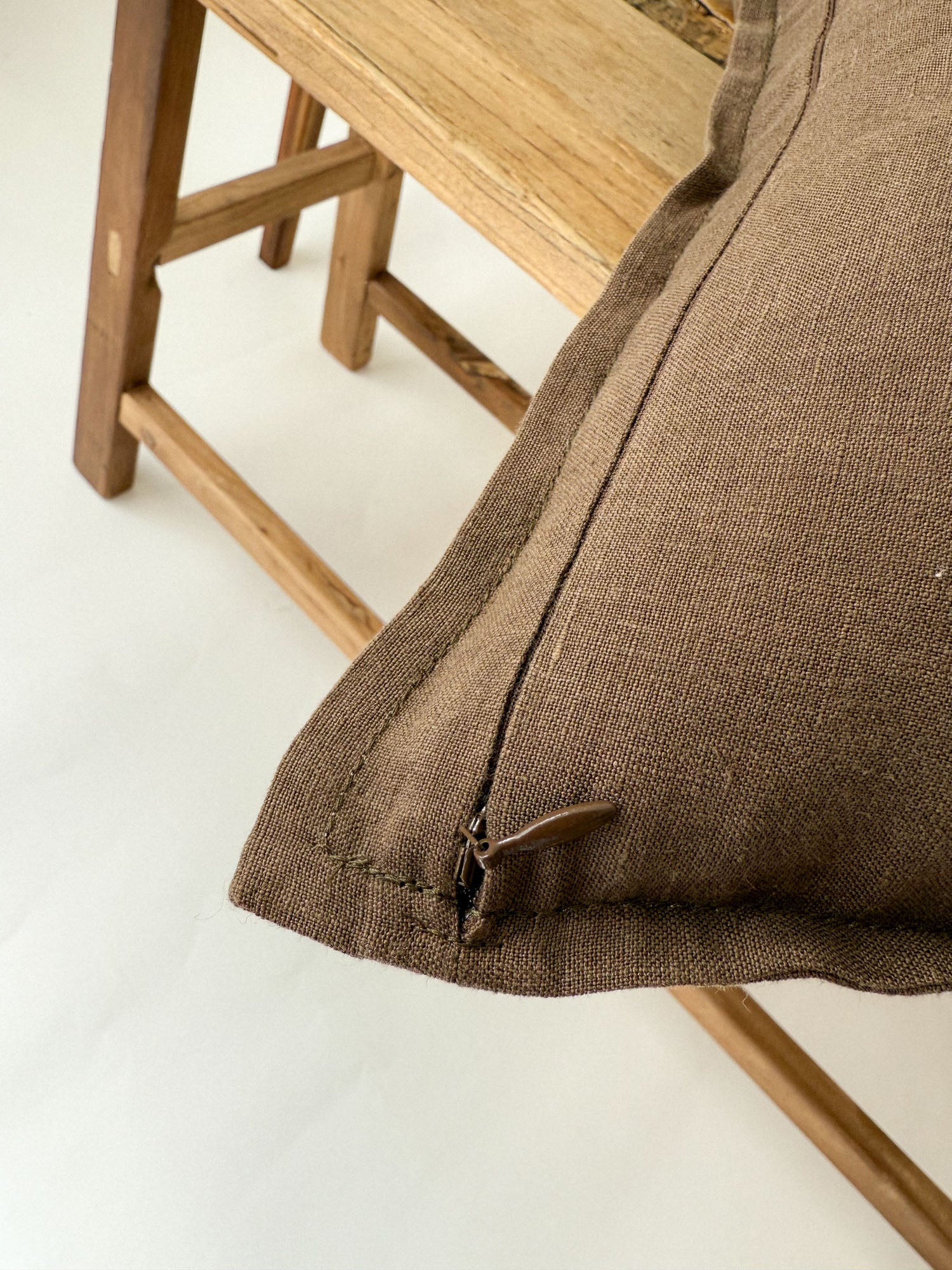 Bruin Linnen Kussenhoes met Rand